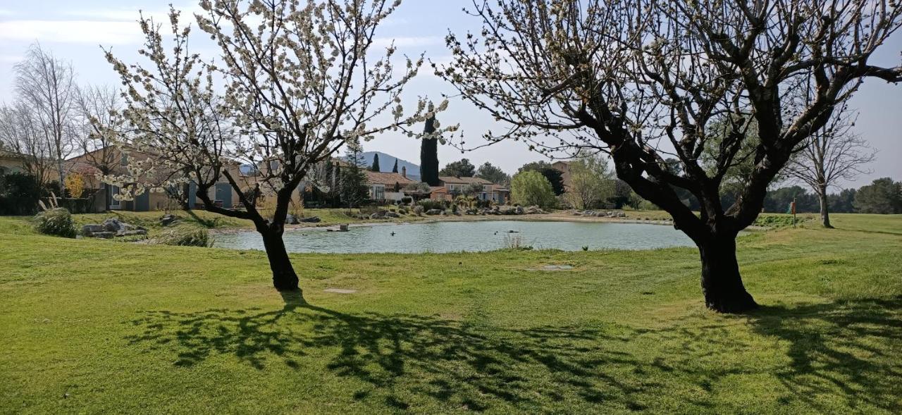 מאלמור Charmant T2 Climatise Avec Belle Vue , Golf De Pont-Royal מראה חיצוני תמונה