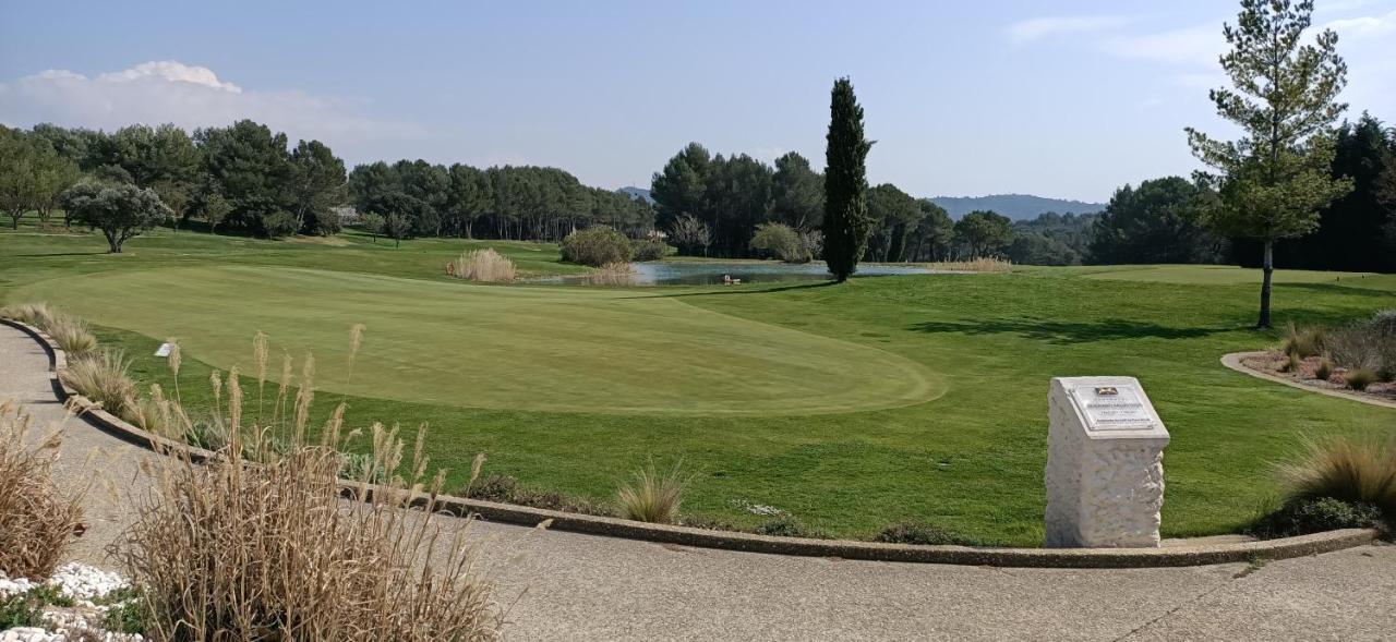 מאלמור Charmant T2 Climatise Avec Belle Vue , Golf De Pont-Royal מראה חיצוני תמונה